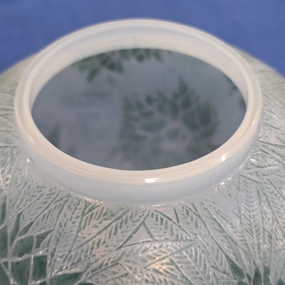 Lot 55 - An Art Deco style Lalique glass Esterel vase