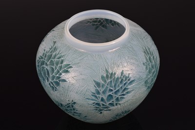 Lot 55 - An Art Deco style Lalique glass Esterel vase