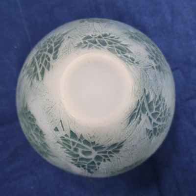 Lot 55 - An Art Deco style Lalique glass Esterel vase