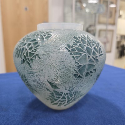 Lot 55 - An Art Deco style Lalique glass Esterel vase