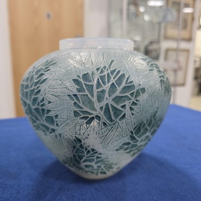 Lot 55 - An Art Deco style Lalique glass Esterel vase