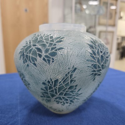 Lot 55 - An Art Deco style Lalique glass Esterel vase