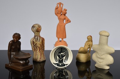 Lot 107 - Six items of ceramics