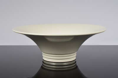 Lot 165 - A large Art Deco period Wedgwood pottery bowl designed by Keith Murray