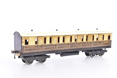 Lot 332 - A Bowman 0 Gauge (over-size) Model 550 GWR 1st/3rd Coach