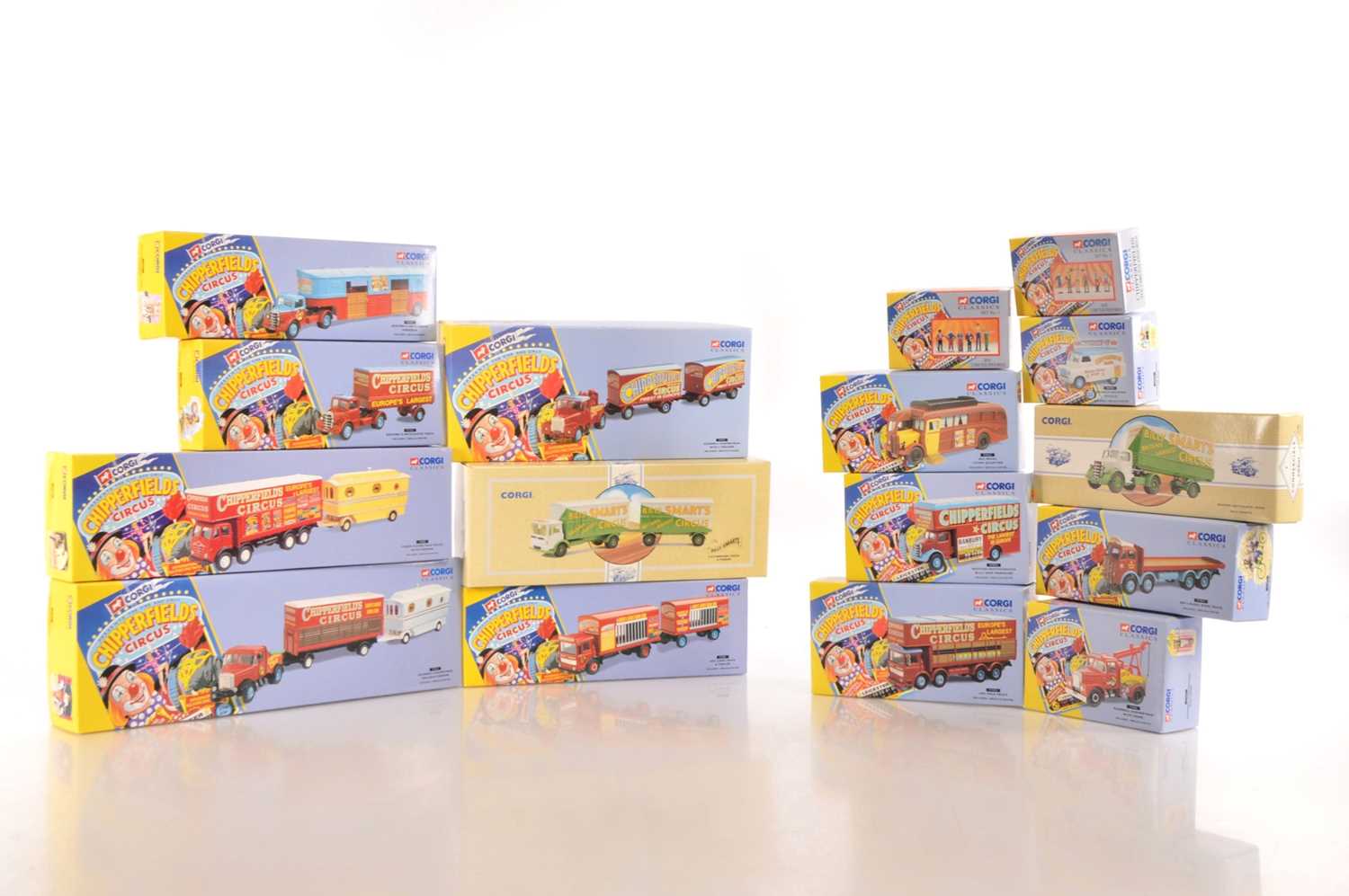 Lot 1 - Corgi Classics Chipperfields Circus and Bill Smarts Circus Diecast Vehicles and Figures (16)