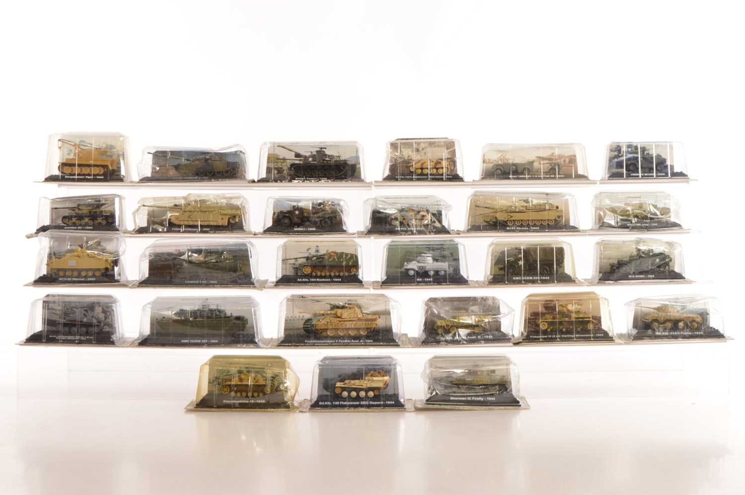 Lot 14 - Modern Diecast Amercom Magazine Issue WWII and Later Military Vehicles (27)