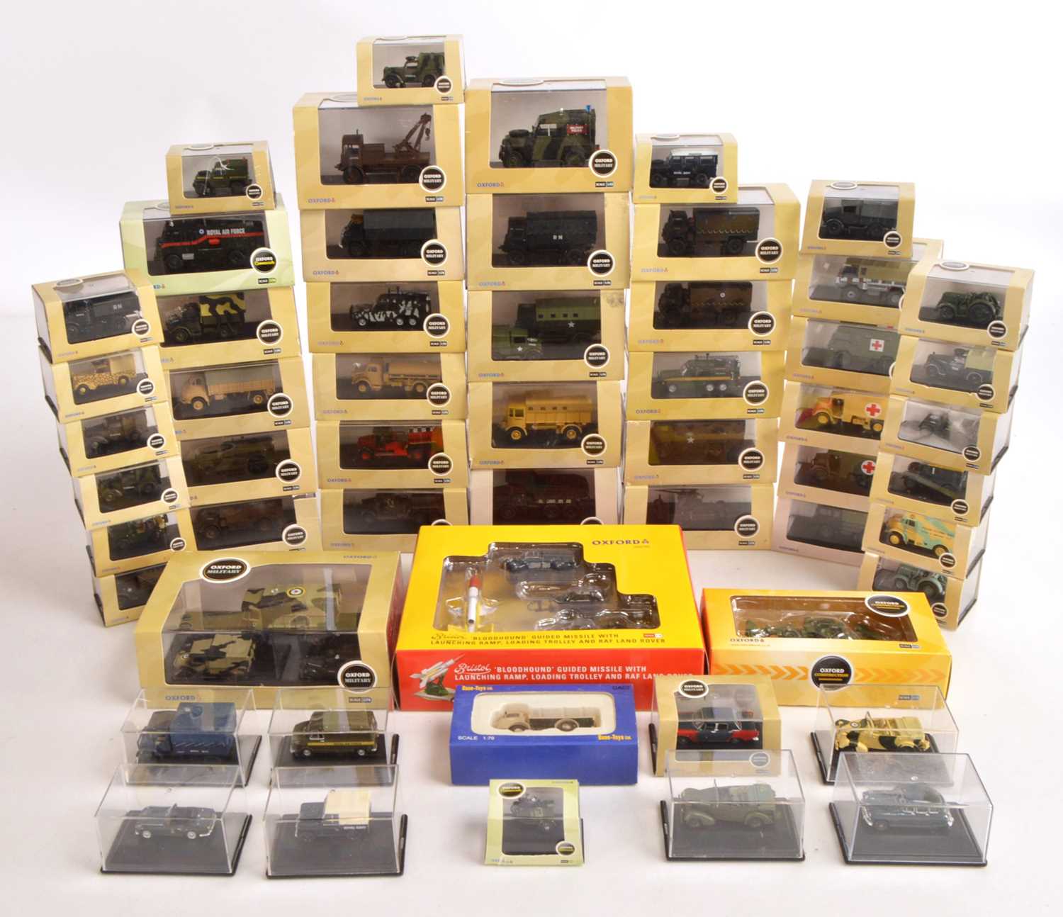 Lot 16 - Oxford Diecast 1:76 Scale Military Models (55)