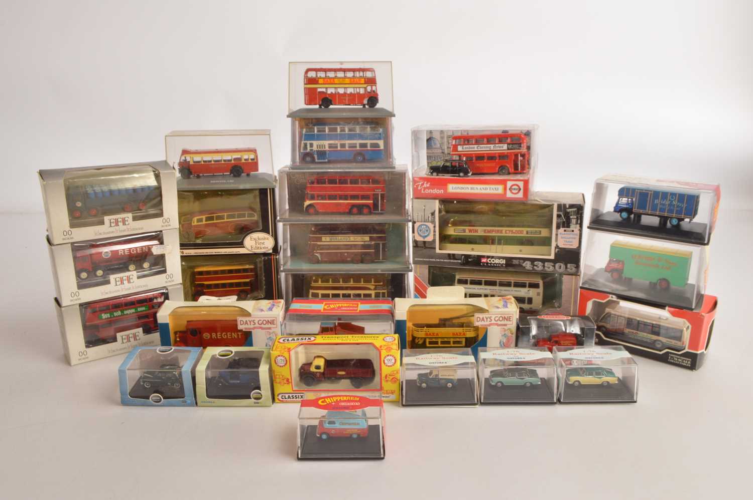 Lot 47 - 1:76 Scale Modern Diecast  Vehicles (28)