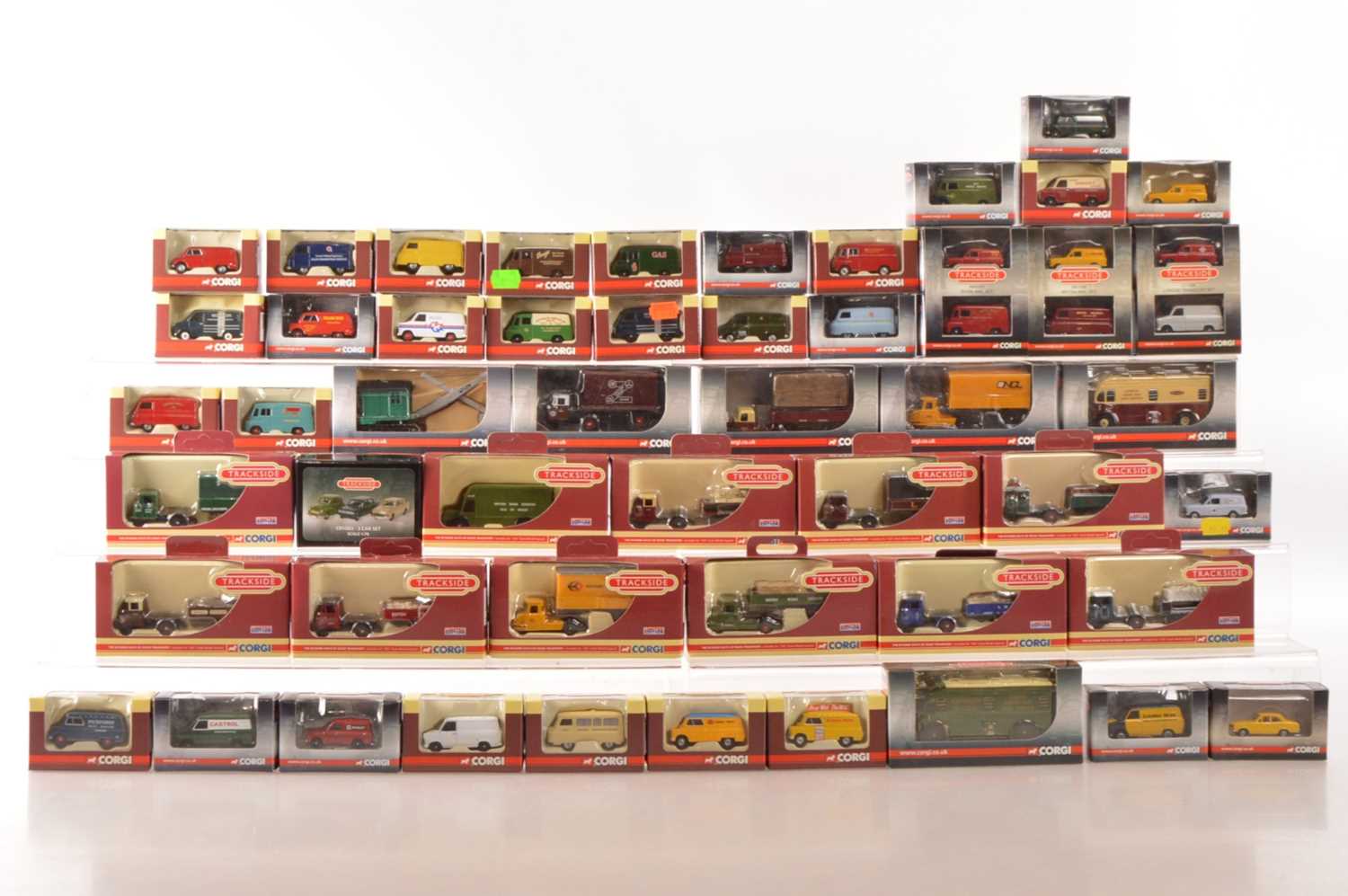 Lot 82 - Corgi Trackside (60)