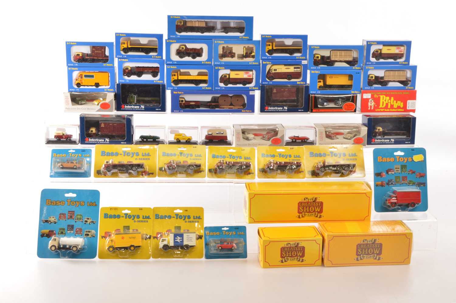 Lot 84 - Modern Diecast 1:76 Scale Commercial Vehicles and Cars (44)