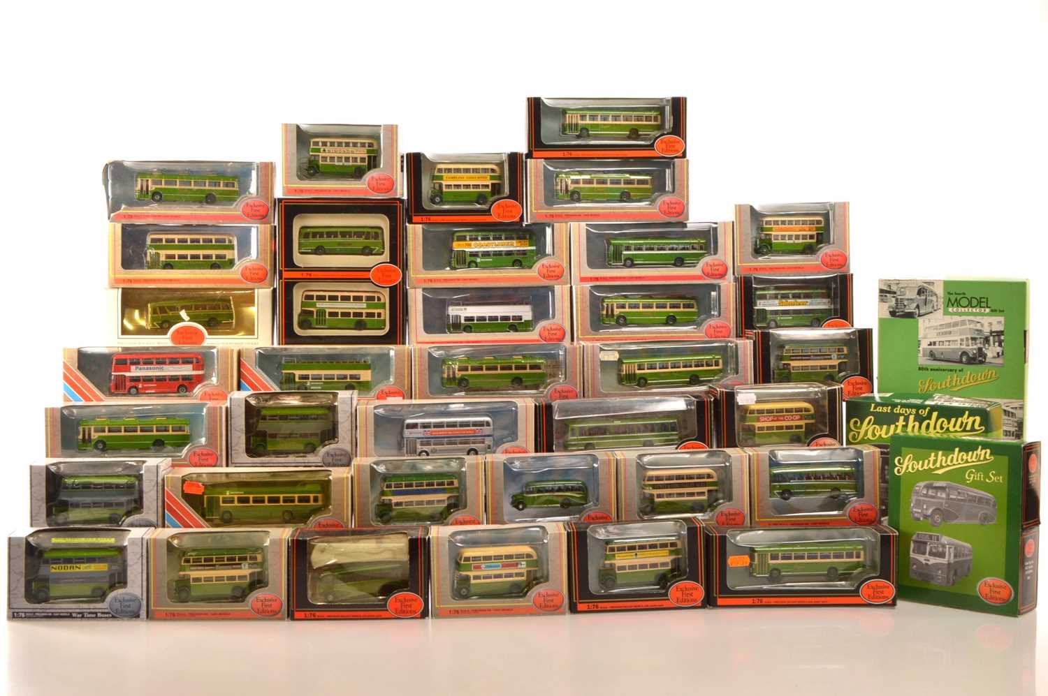 Lot 93 - Exclusive First Editions Southdown Double and Single Deck Buses 1:76 Scale (39)