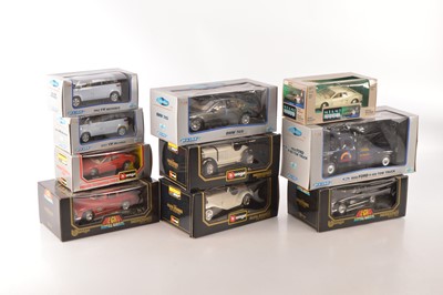 Lot 108 - Bburago and Other 1:18 Scale and Smaller Cars and Commercial Vehicles (10)