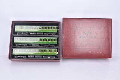 Lot 390 - ACE Trains 0 Gauge SR green 3-Car EMU Set