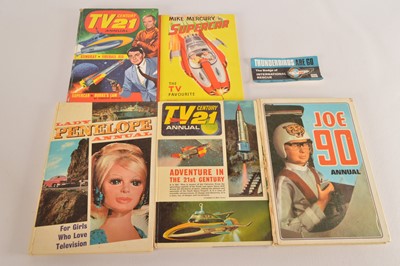 Lot 450 - Gerry Anderson Thunderbird's Badge and early Supercar Lady Penelope TV Century 21 and Joe 90 Annuals (6)