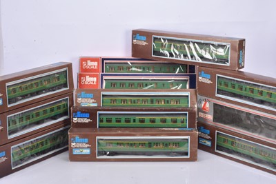 Lot 444 - Twelve Lima 0 gauge BR green Coaches