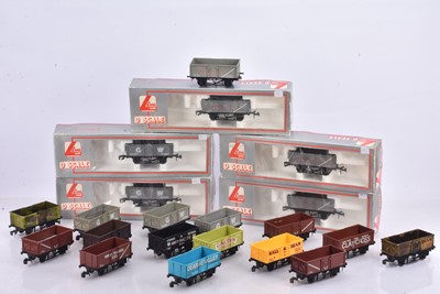 Lot 449 - Lima and other makers 0 Gauge boxed and unboxed Goods Rolling Stock