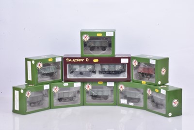 Lot 451 - Lionheart Trains 0 Gauge weathered Mineral wagons