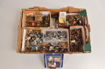 Lot 645 - A lot of loose hollow-cast lead military and medieval figures mainly by Britains (100+)