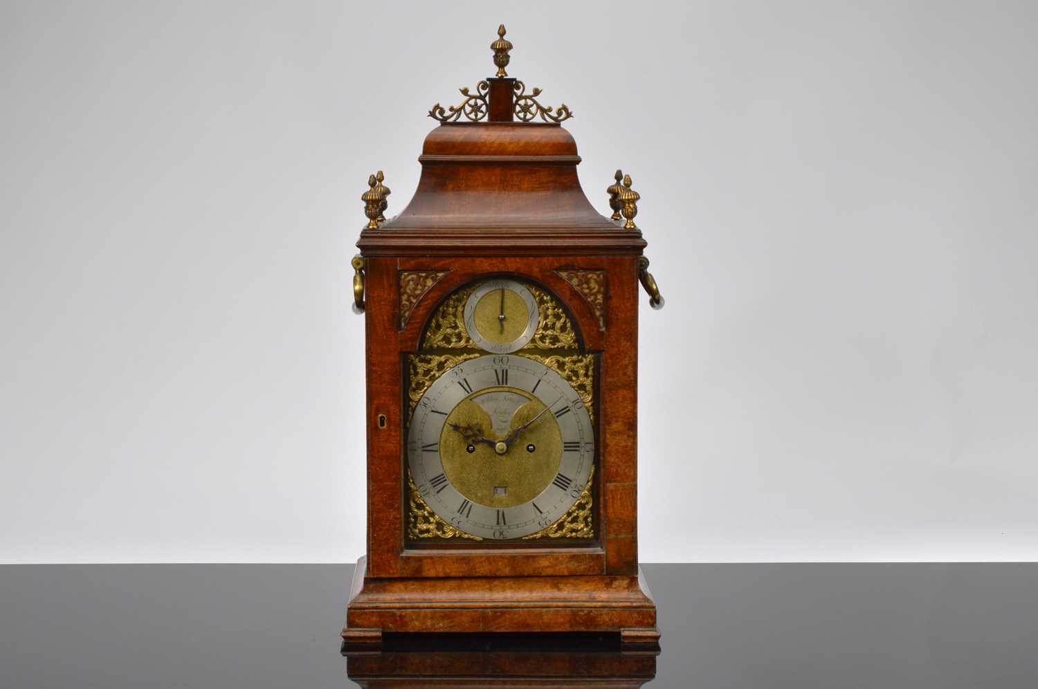 Lot 11 - A George III period striking bracket clock by Eardley Norton