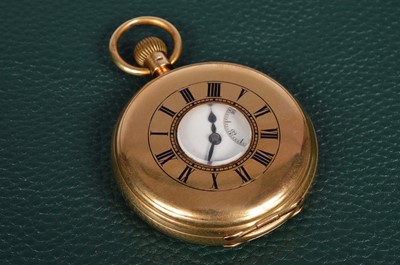 Lot 111 - An Edwardian 18ct gold half hunter pocket watch