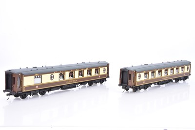 Lot 531 - Pair of Peter Cowling 0 Gauge Finescale chocolate and cream Pullman Coaches