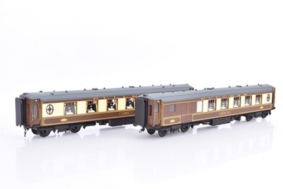 Lot 532 - Pair of Peter Cowling 0 Gauge Finescale chocolate and cream Pullman Coaches