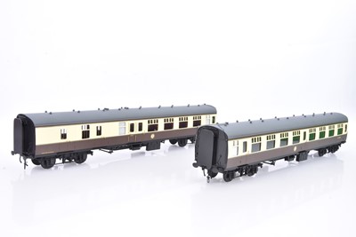 Lot 533 - Pair of Peter Cowling 0 Gauge Finescale GWR chocolate and cream Coaches