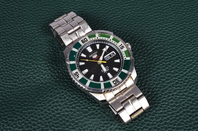 Lot 194 - A modern Seiko 5 Sports Automatic stainless steel wristwatch