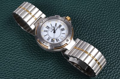 Lot 211 - A modern Dunhill quartz stainless steel wristwatch