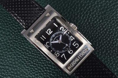 Lot 212 - A modern Dunhill quartz stainless steel wristwatch