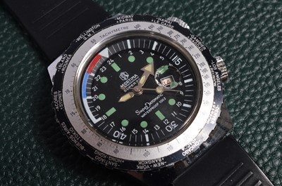 Lot 220 - A vintage Mortima Super 28 Super Datomatic manual wind Diver's chromed case wristwatch