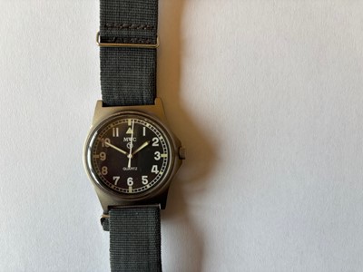 Lot 260 - A 1990s MWC quart South African military wristwatch