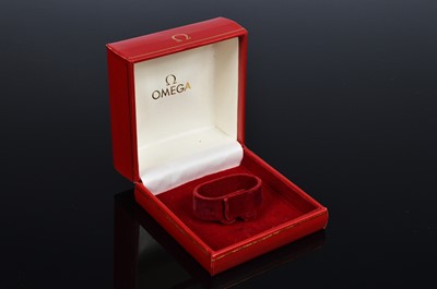 Lot 282 - An Omega watch box