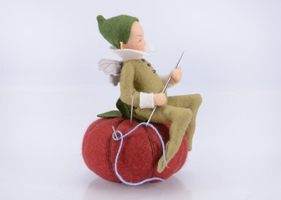 Lot 1 - A limited edition R John Wright Periwinkle doll