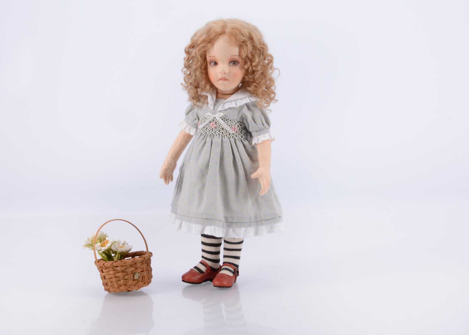 Lot 4 - A limited edition R John Wright Goldilocks and the Three Bears Goldilocks felt Doll