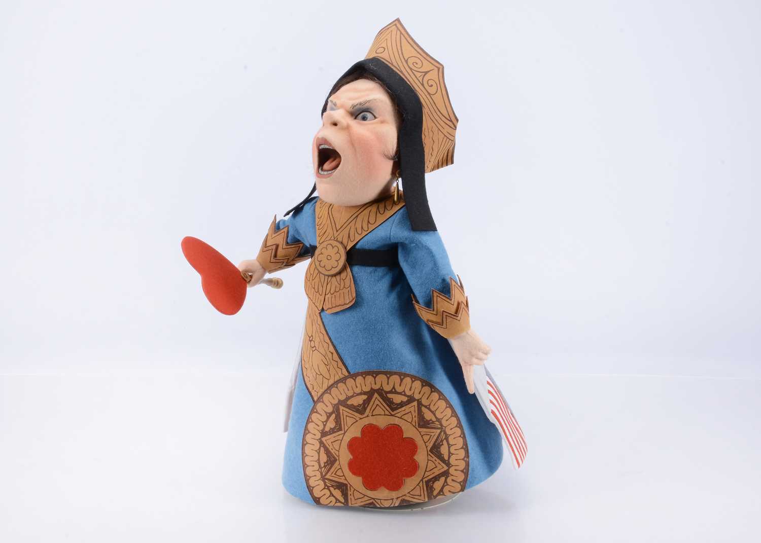 Lot 8 - A limited edition R John Wright Alice in Wonderland Queen of Hearts doll