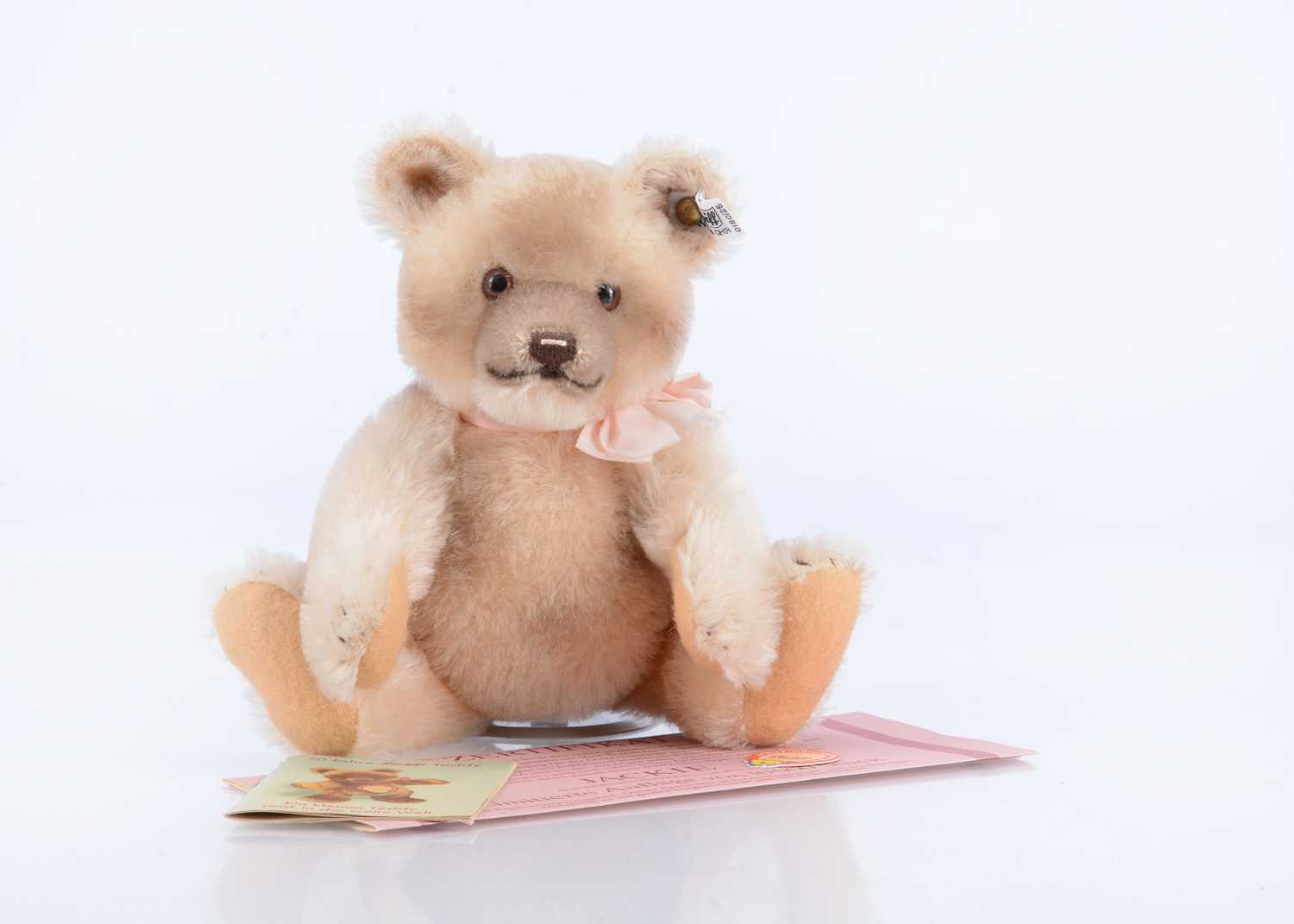 Lot 25 - A Steiff limited edition Jackie 1953 replica teddy bear