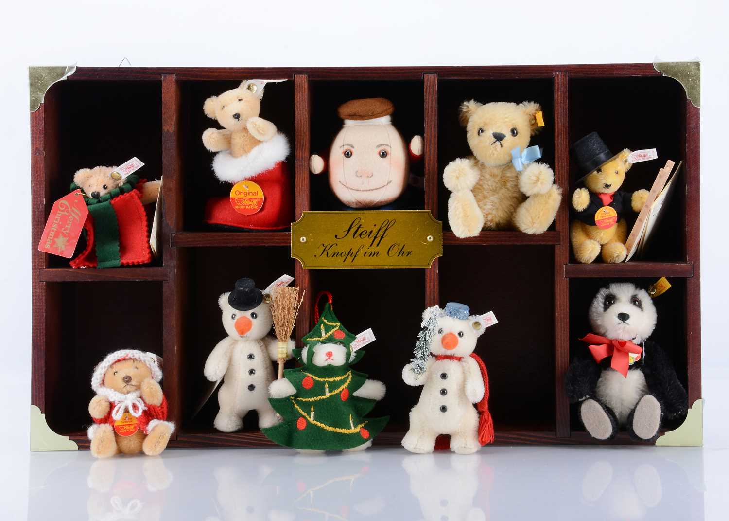 Lot 27 - A Steiff Knopf Im Ohr (Button in the Ear), wall mounted display unit and collection of small Steiff teddy bears