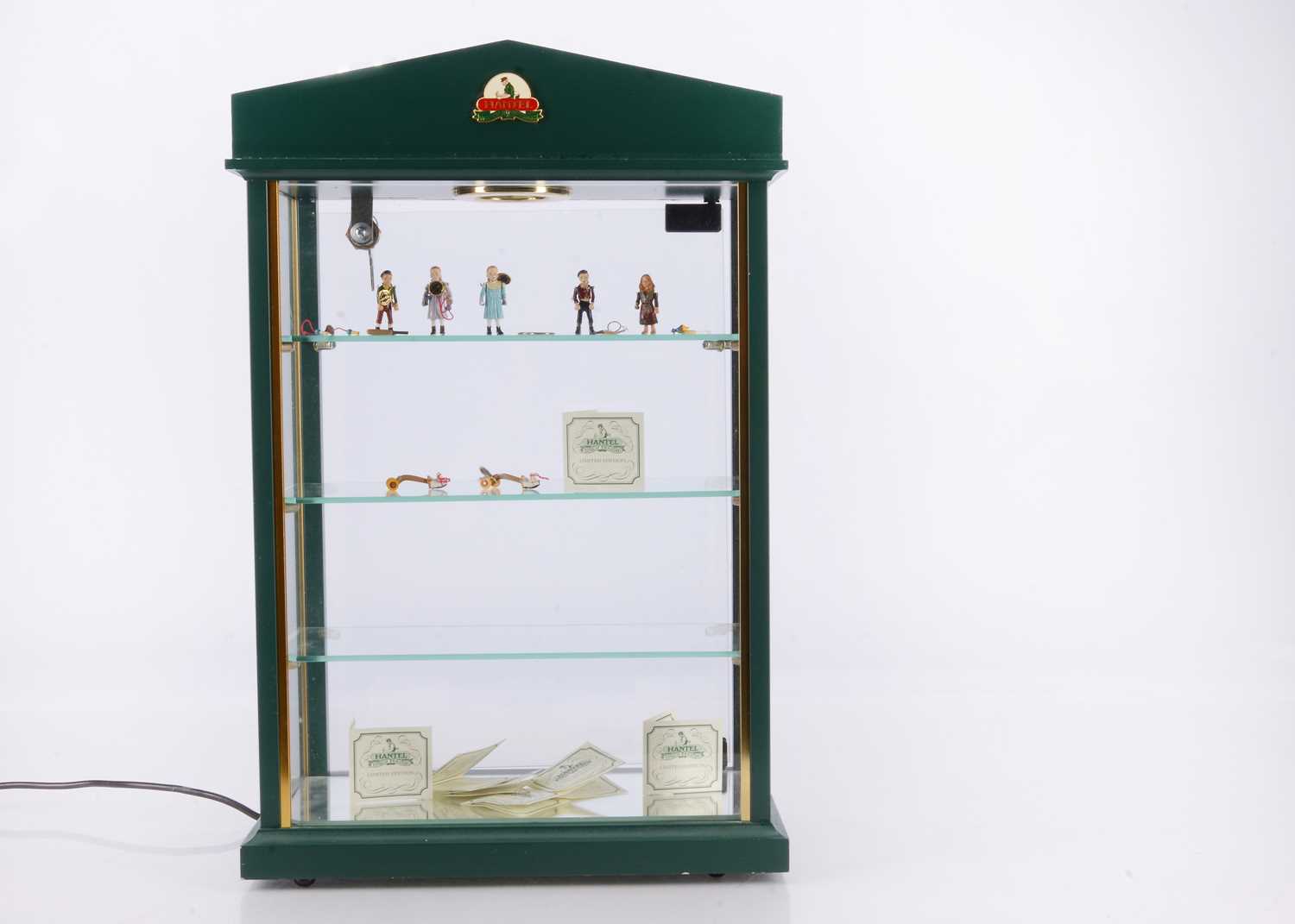 Lot 32 - A Hantel miniatures metal lockable display cabinet with a collection of  figures