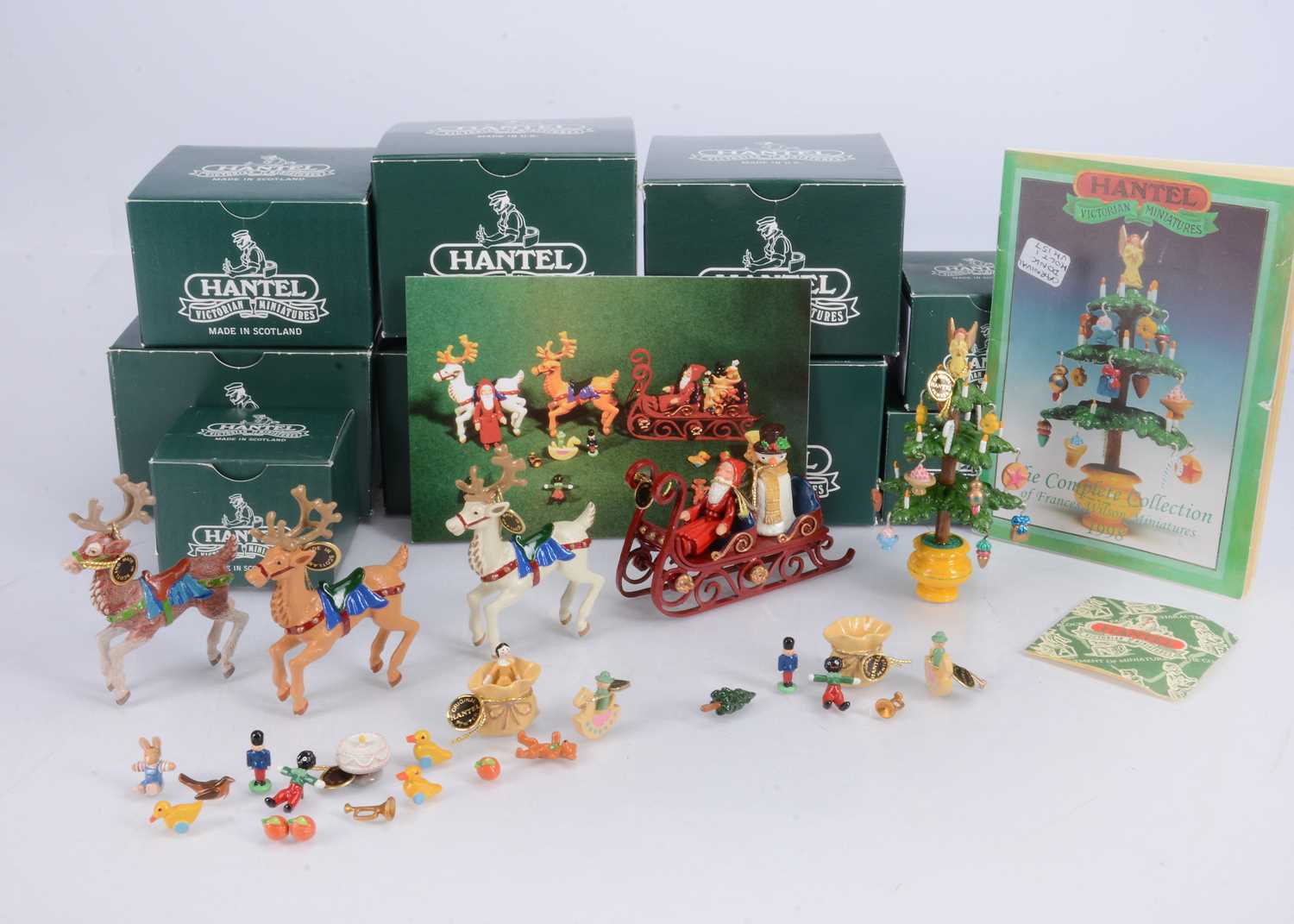 Lot 39 - A Hantel Miniatures Christmas collection