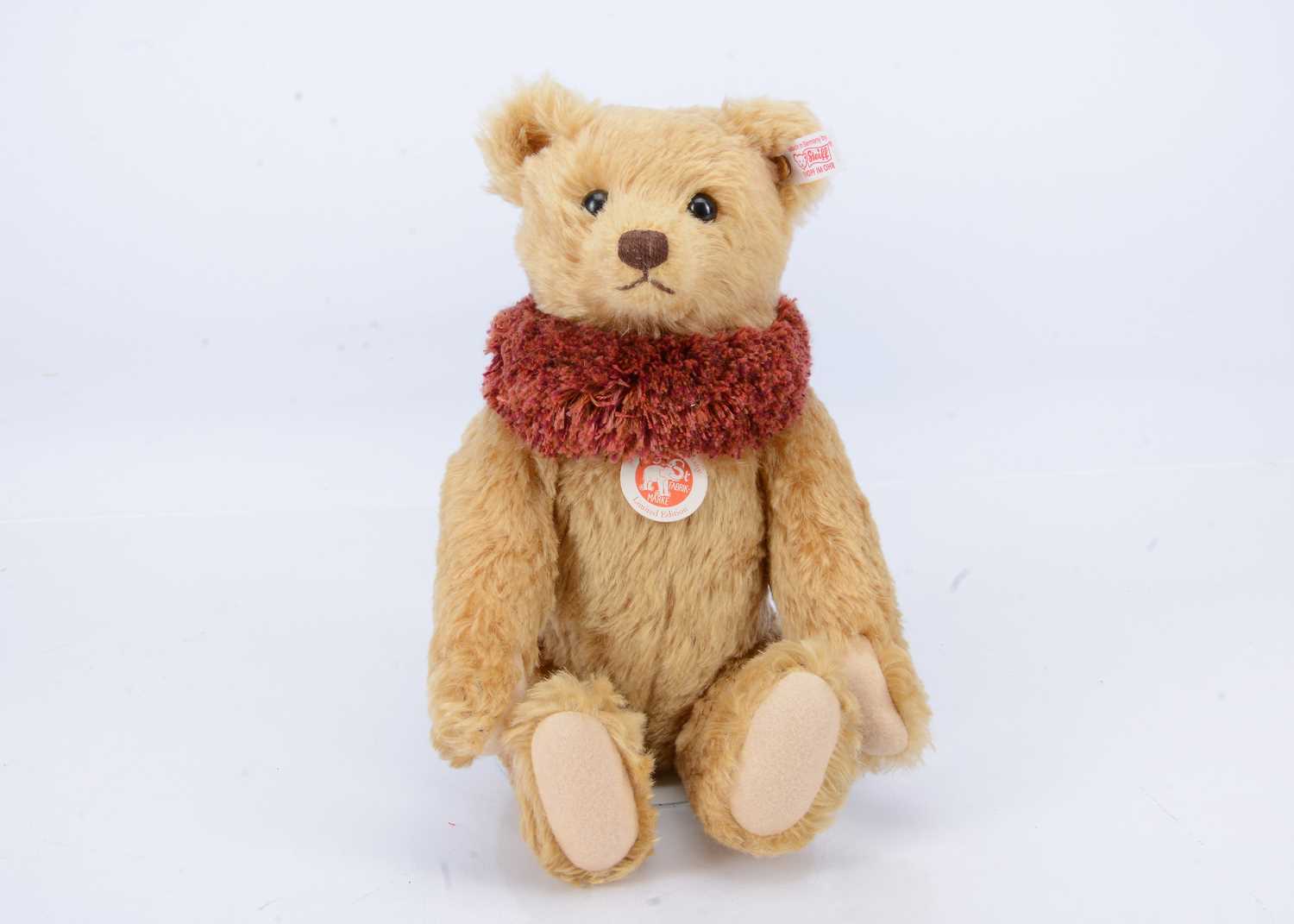 Lot 67 - A Steiff limited edition Yes / No teddy bear