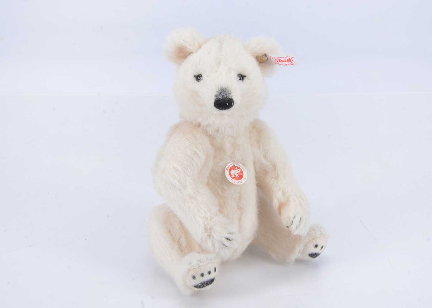 Lot 68 - A Steiff limited edition polar bear