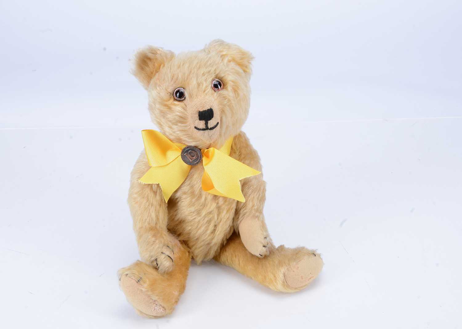 Lot 92 - A 1930s Omega teddy bear