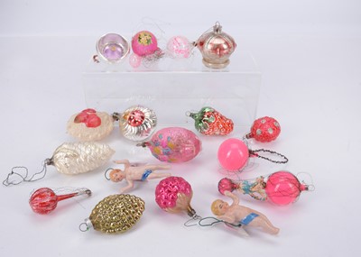 Lot 408 - Antique and vintage Christmas decorations