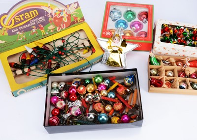 Lot 419 - Vintage Christmas decorations