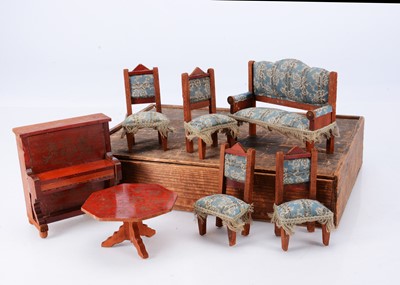 Lot 471 - A German dolls’ house sitting room set, 1910-20