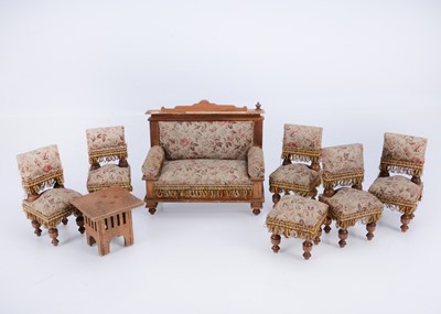 Lot 475 - An early 20th century German dolls’ house sitting room set