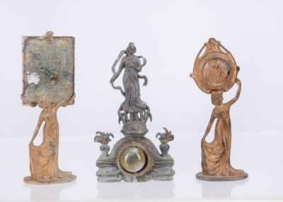 Lot 548 - Three early 20th century German cast-metal dolls’ house chattels