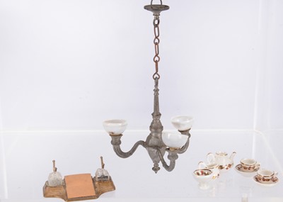 Lot 552 - A 1920-30s German cast-metal dolls’ house chandelier